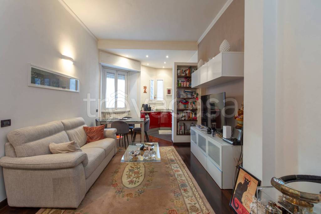 appartamento in vendita a Milano in zona Cadorna