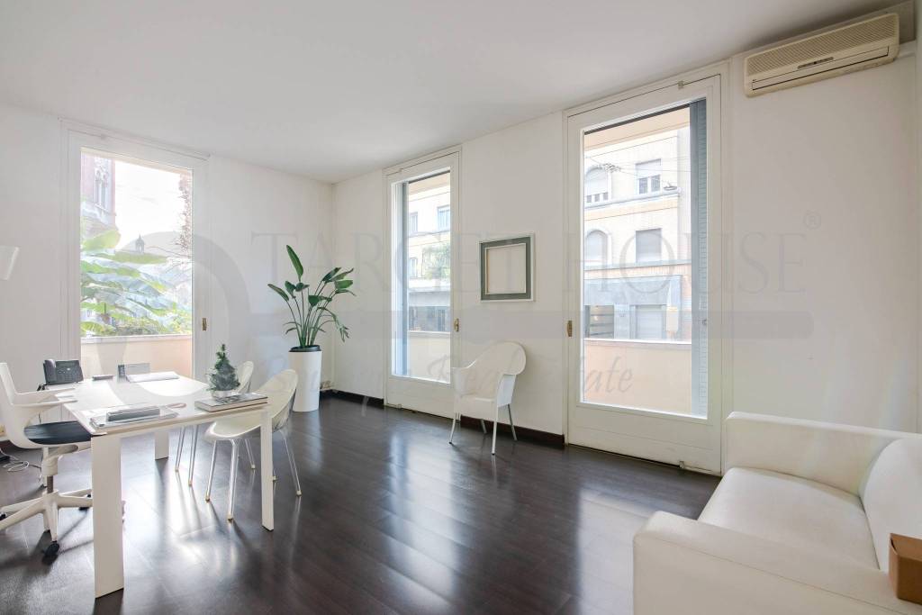 appartamento in vendita a Milano in zona Guastalla