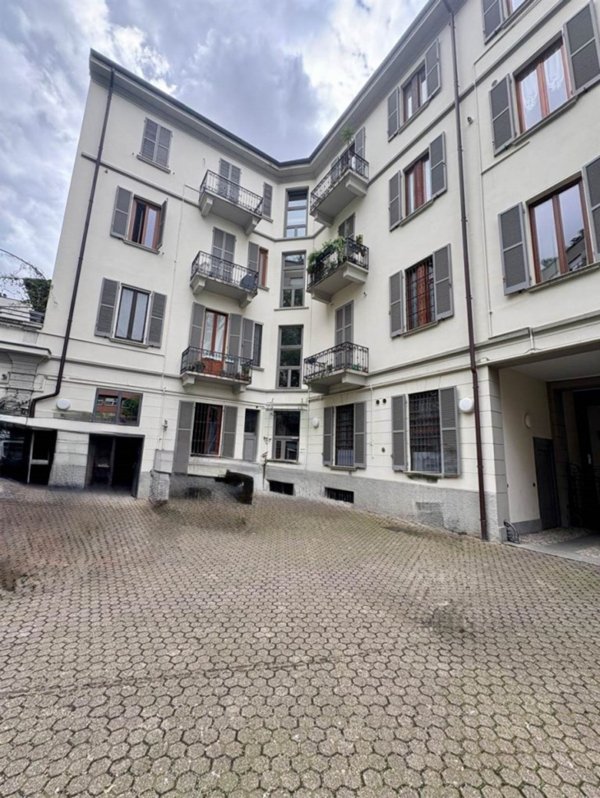 appartamento in vendita a Milano in zona Sempione
