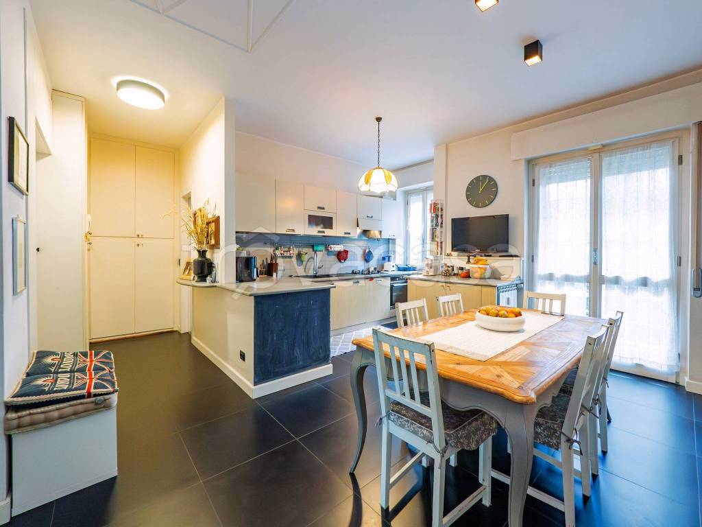 appartamento in vendita a Milano in zona Piazzale Lodi