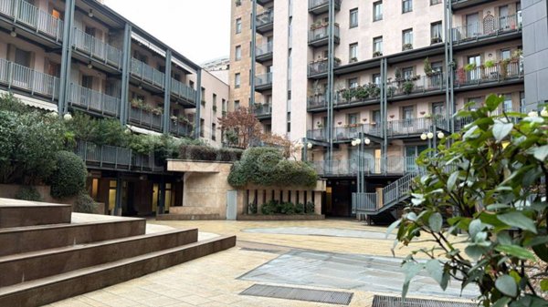 appartamento in vendita a Milano in zona Porta Nuova