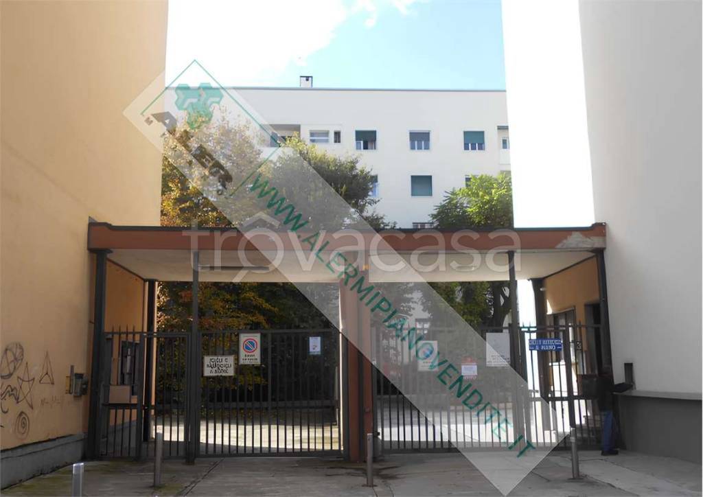 appartamento in vendita a Milano in zona Città Studi