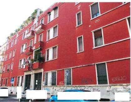 negozio in vendita a Milano in zona Famagosta