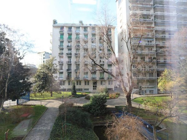 appartamento in vendita a Milano in zona Guastalla