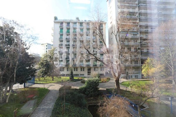 appartamento in vendita a Milano in zona Guastalla