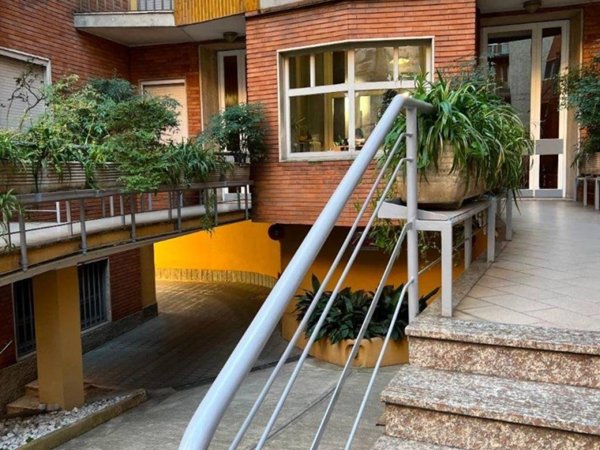 appartamento in vendita a Milano in zona Famagosta