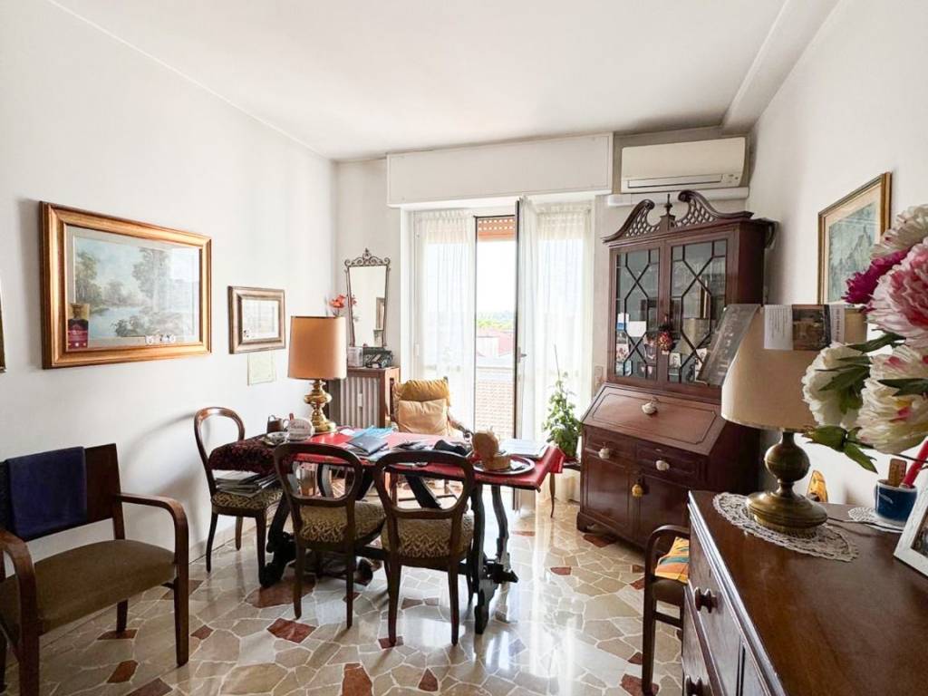 appartamento in vendita a Milano in zona Lorenteggio