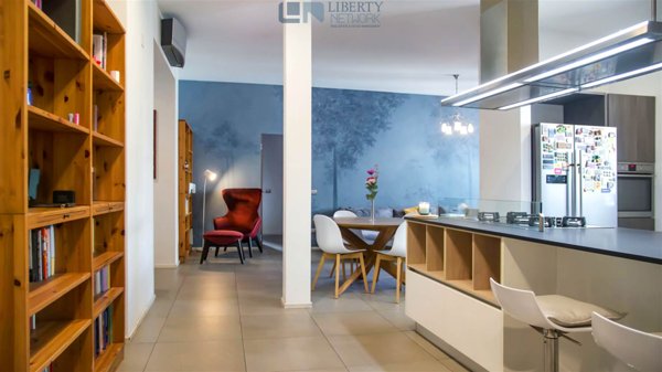 appartamento in vendita a Milano in zona Sant'Ambrogio