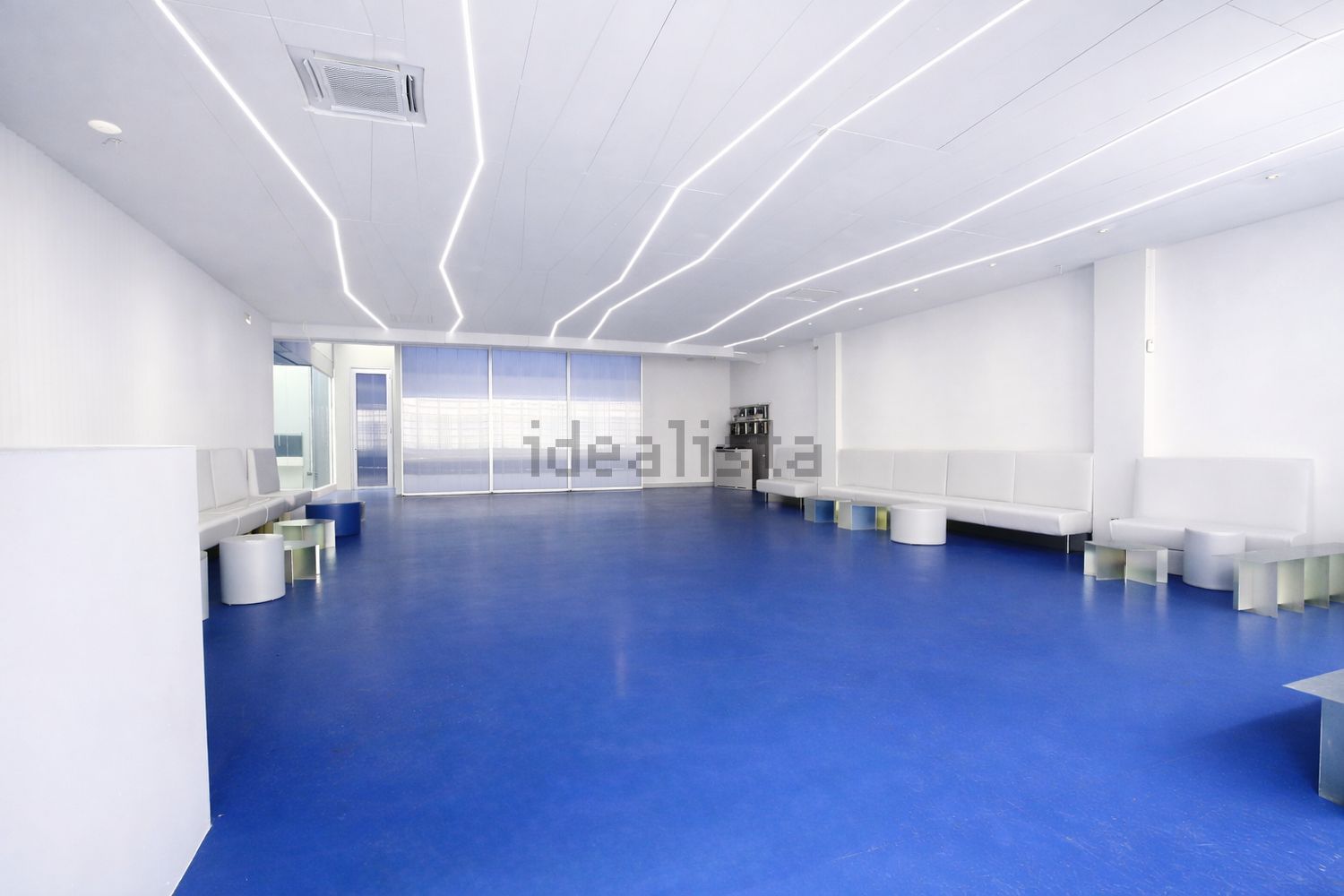 locale commerciale in vendita a Milano in zona San Cristoforo