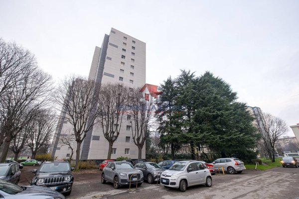 appartamento in vendita a Milano in zona Gallaratese
