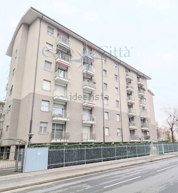 appartamento in vendita a Milano in zona Trenno