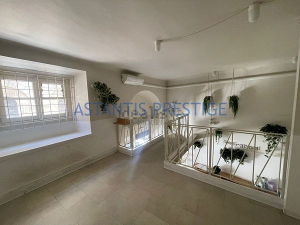 negozio in vendita a Milano in zona Sant'Ambrogio