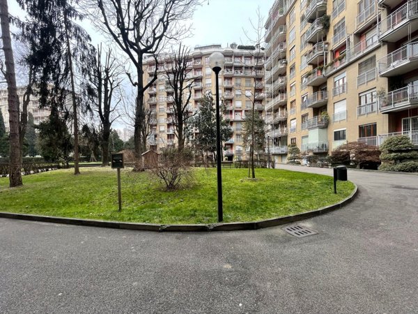 appartamento in vendita a Milano in zona Famagosta