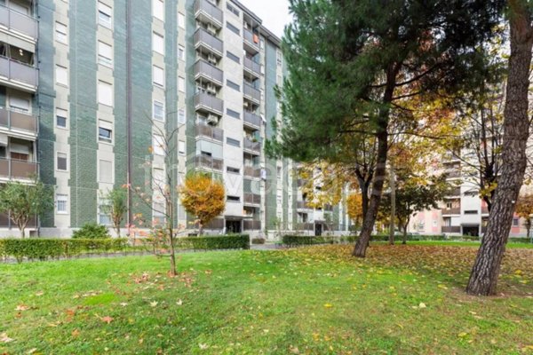 appartamento in vendita a Milano in zona Gallaratese