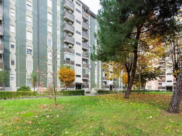 appartamento in vendita a Milano in zona Gallaratese