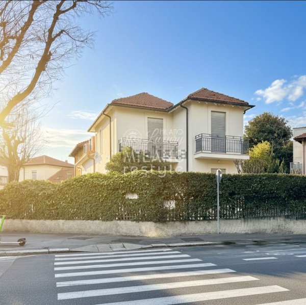 casa indipendente in vendita a Milano in zona Isola