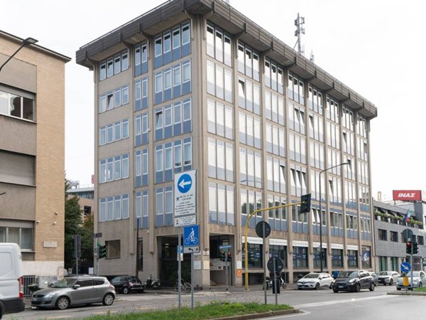 ufficio in vendita a Milano in zona Precotto