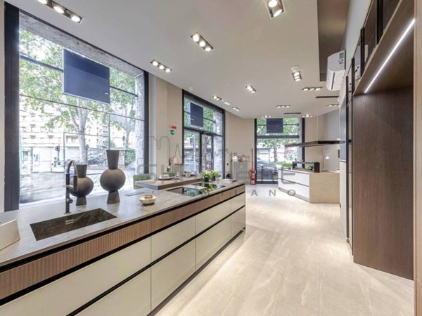 negozio in vendita a Milano in zona Centro Direzionale