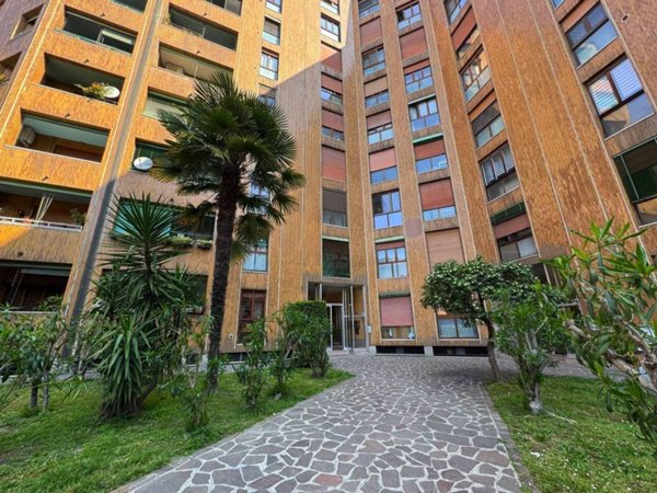 appartamento in vendita a Milano in zona Lambrate