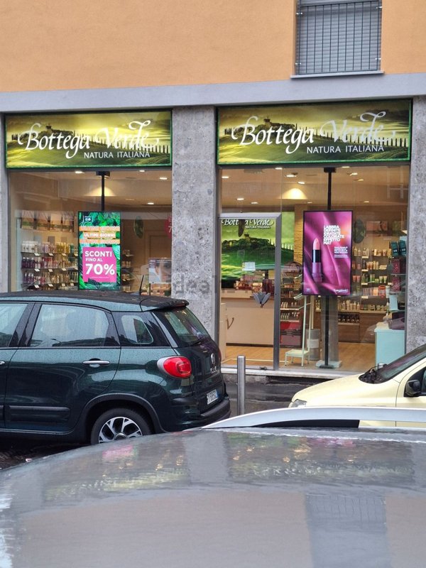 locale commerciale in vendita a Milano
