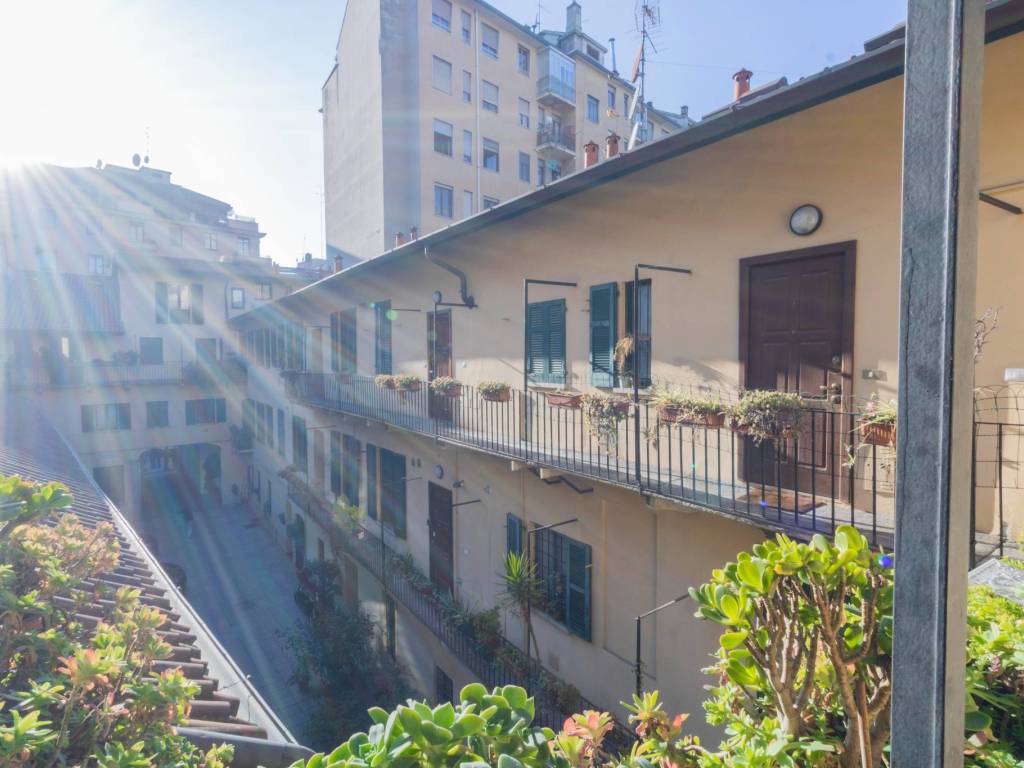 appartamento in vendita a Milano in zona Guastalla