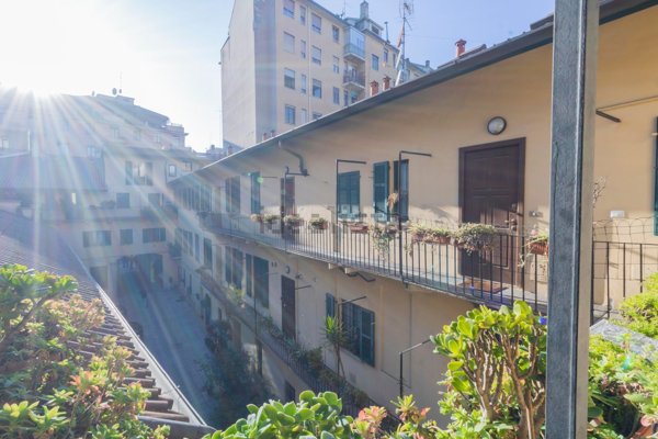 appartamento in vendita a Milano in zona Guastalla