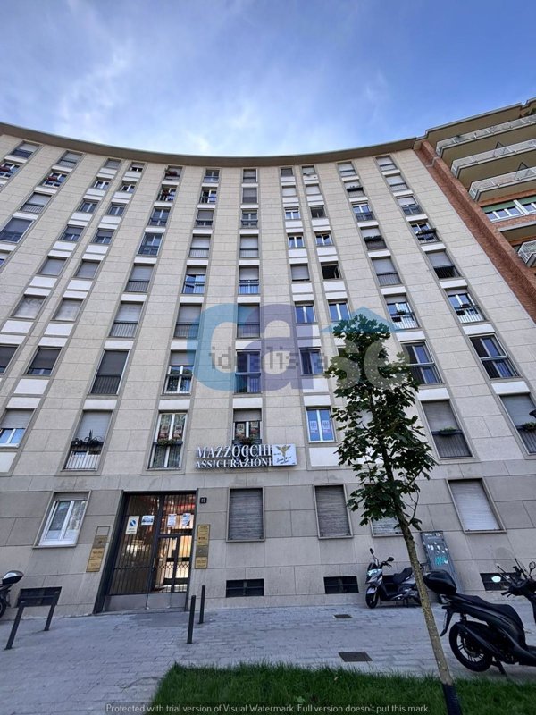 appartamento in vendita a Milano in zona Lorenteggio