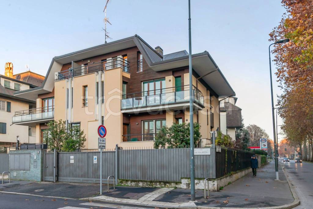 casa indipendente in vendita a Milano in zona San Siro