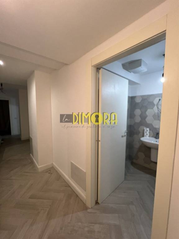 ufficio in vendita a Milano in zona Bocconi