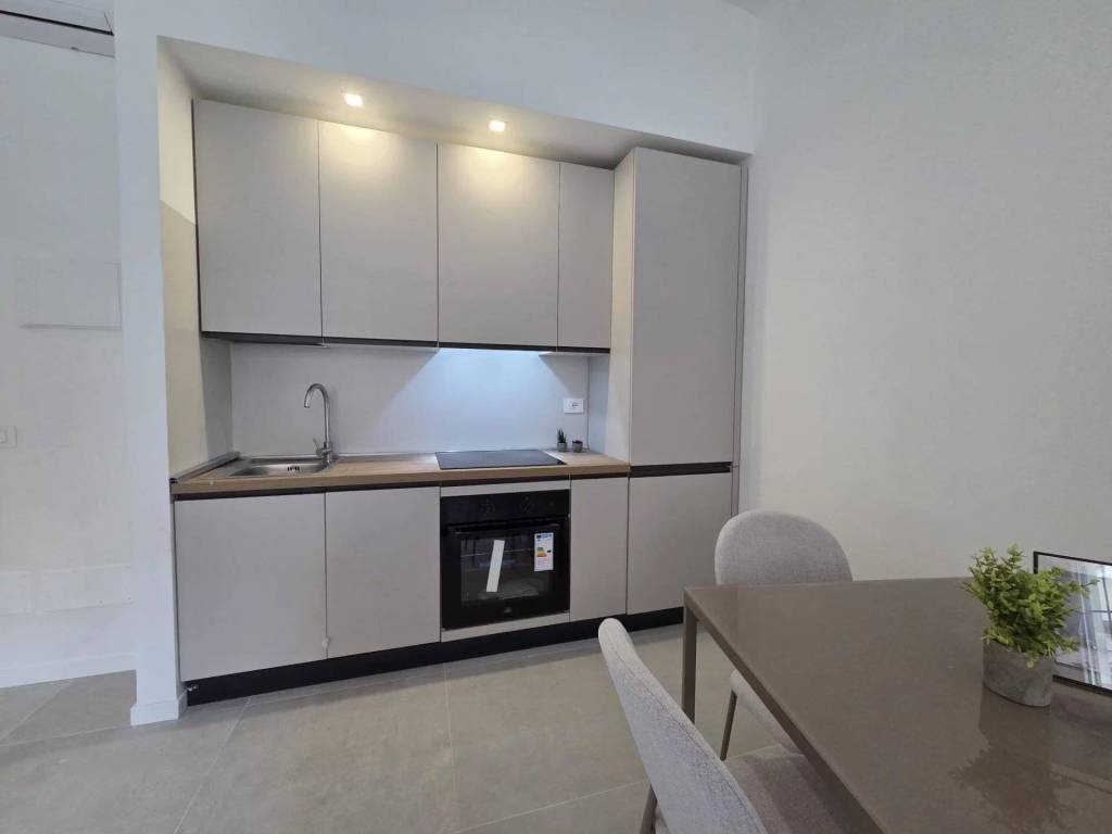 appartamento in vendita a Milano in zona Piazzale Lodi