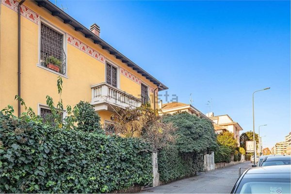 casa indipendente in vendita a Milano in zona Isola
