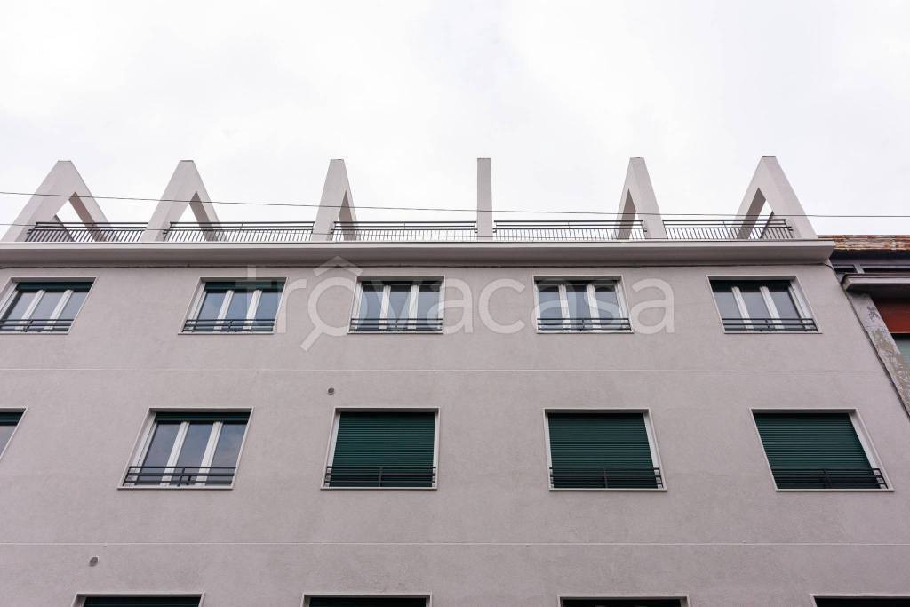 appartamento in vendita a Milano in zona Corvetto