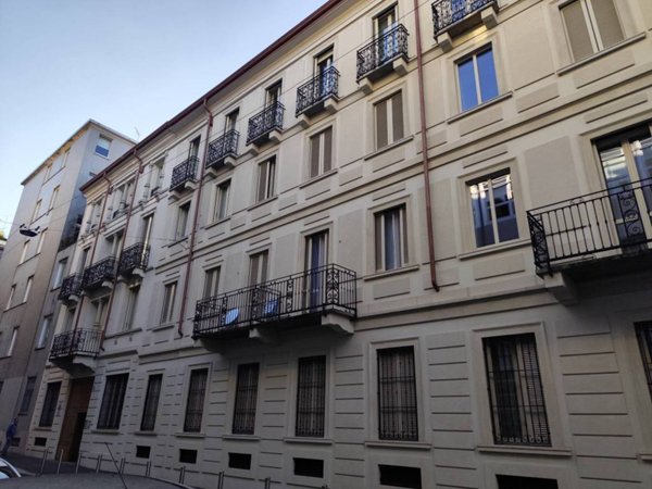 appartamento in vendita a Milano in zona Guastalla
