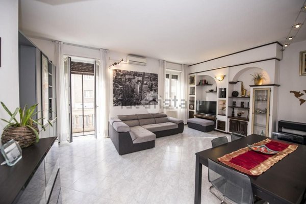 appartamento in vendita a Milano in zona Porta Genova