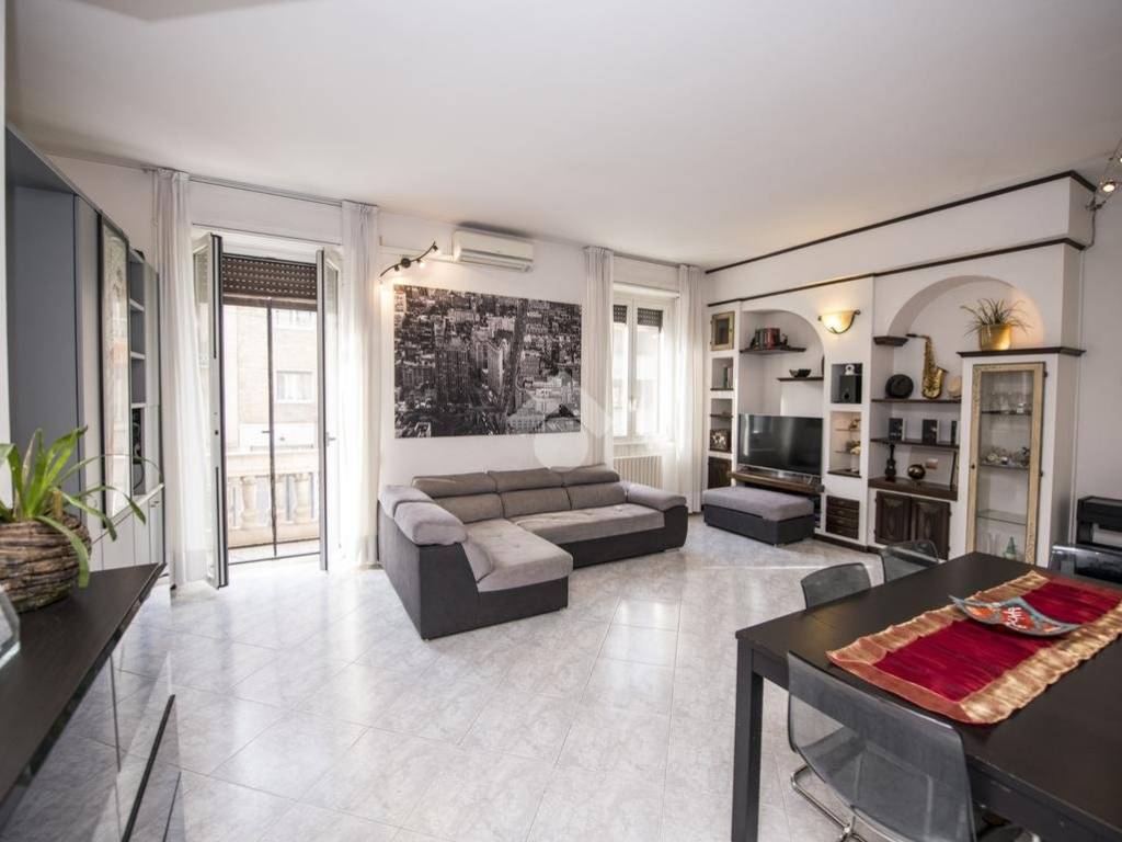 appartamento in vendita a Milano in zona Porta Genova