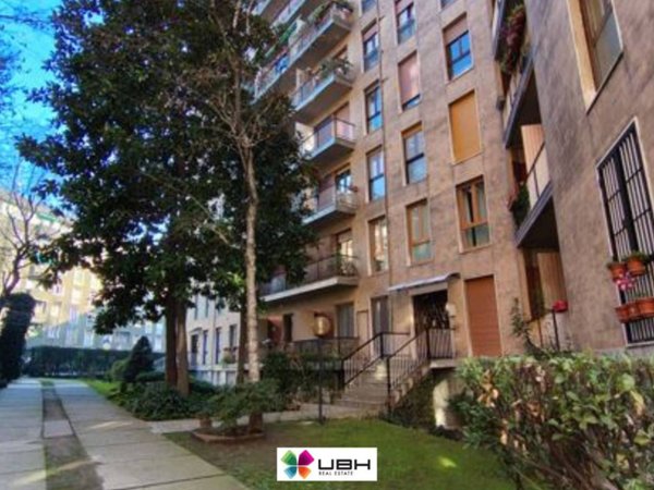 appartamento in vendita a Milano in zona Lorenteggio
