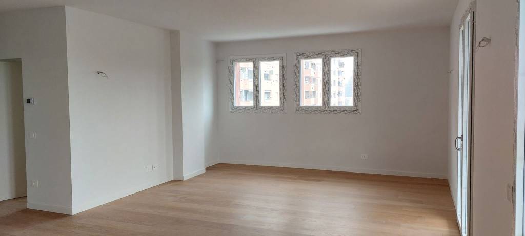 appartamento in vendita a Milano in zona Adriano