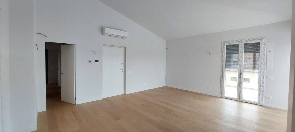 appartamento in vendita a Milano in zona Adriano