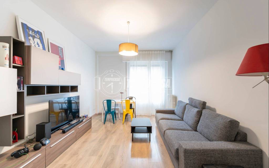 appartamento in vendita a Milano in zona Lorenteggio