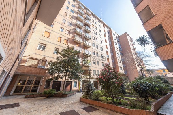 appartamento in vendita a Milano in zona Vigentino