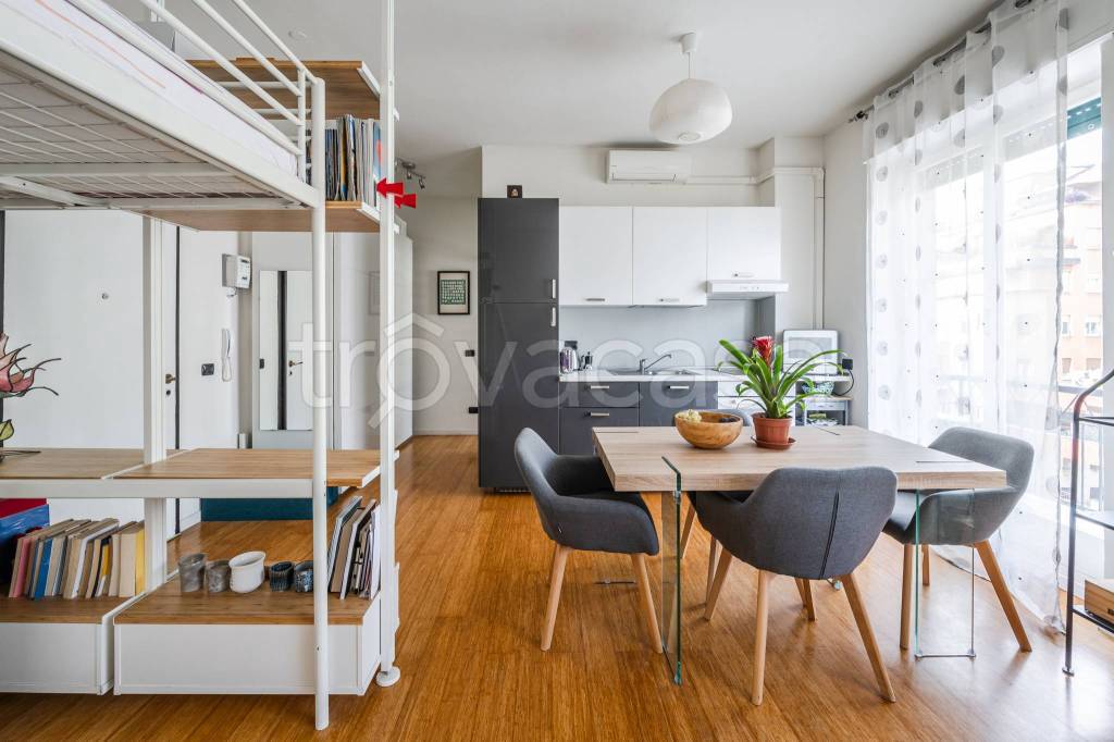 appartamento in vendita a Milano in zona Porta Genova