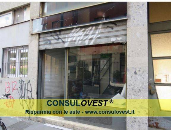 negozio in vendita a Milano in zona Cascina dei Pomi