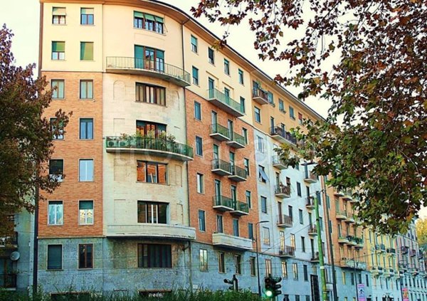appartamento in vendita a Milano in zona Guastalla