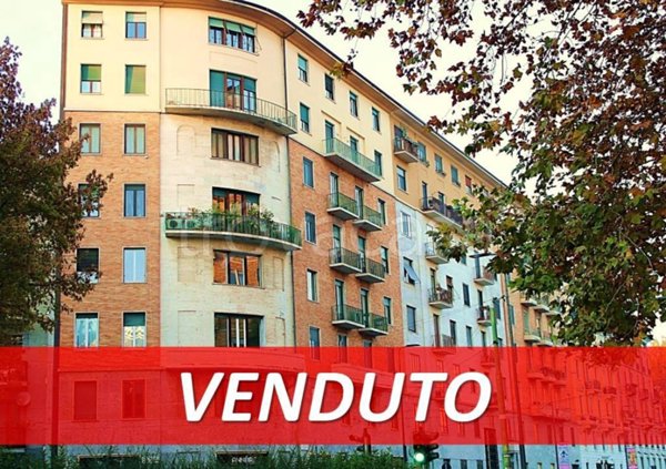 appartamento in vendita a Milano in zona Guastalla