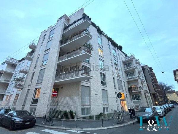 appartamento in vendita a Milano in zona Porta Nuova