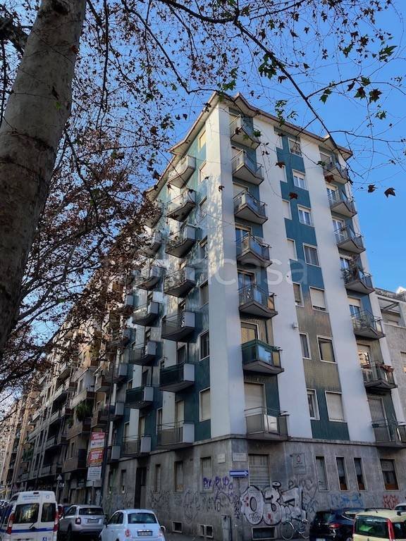appartamento in vendita a Milano in zona Lorenteggio