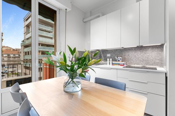 appartamento in vendita a Milano in zona Lorenteggio