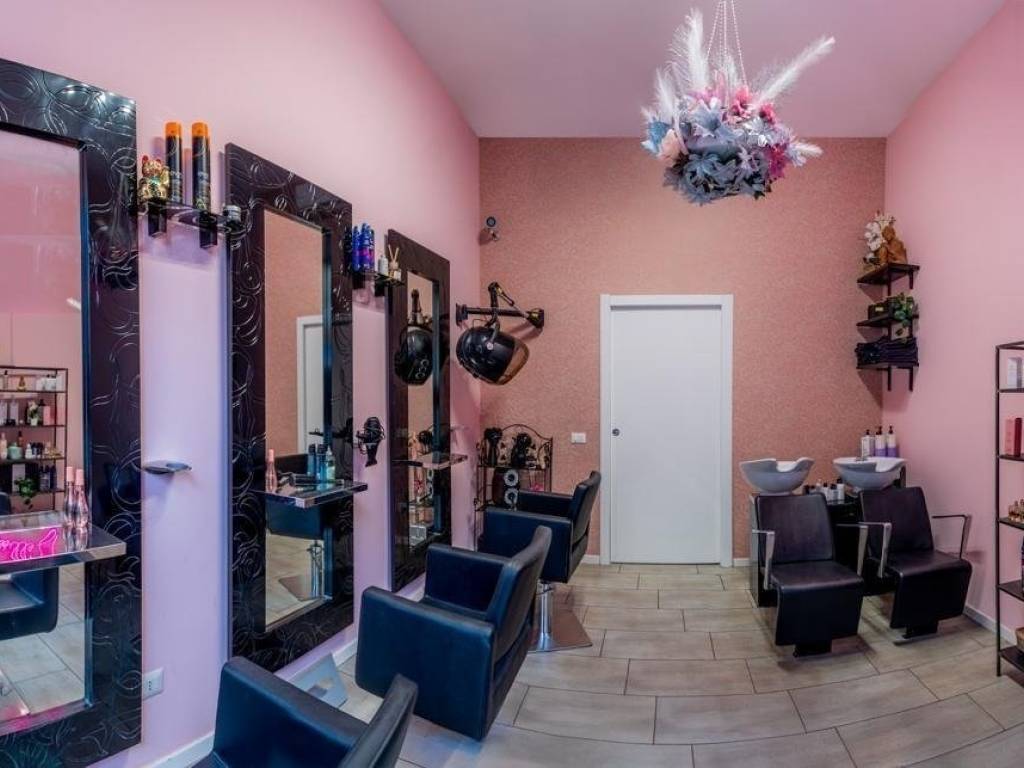 negozio in vendita a Milano in zona Affori