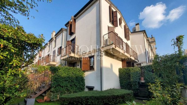 casa indipendente in vendita a Milano in zona Vigentino