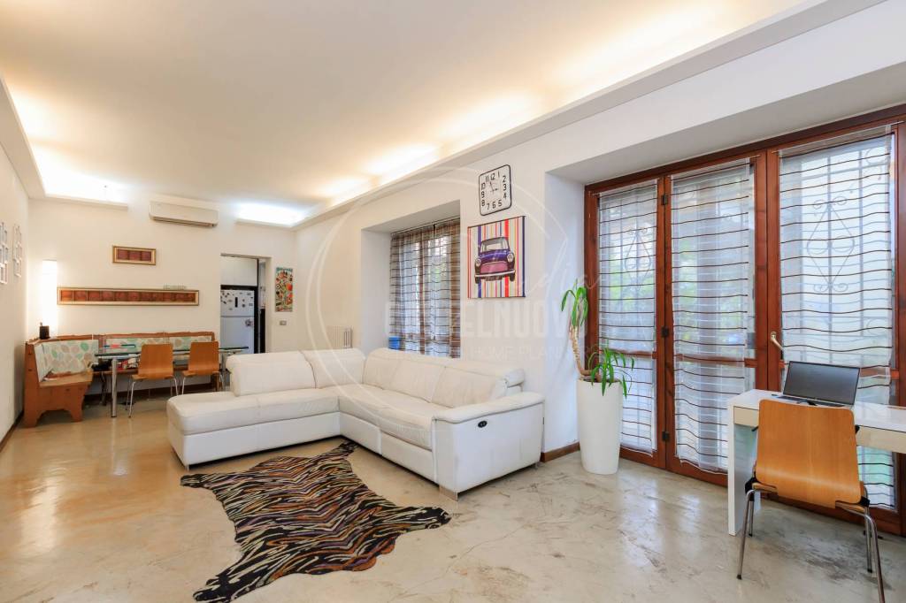 appartamento in vendita a Milano in zona Quinto Romano